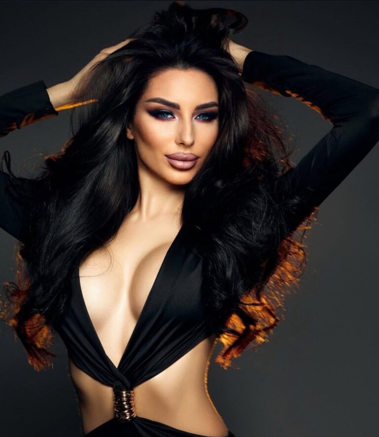 Эскортница Изабелла - грудь 3, рост 170 см, вес 50 кг, цвет волос Брюнетки, этничность Латиноамериканская