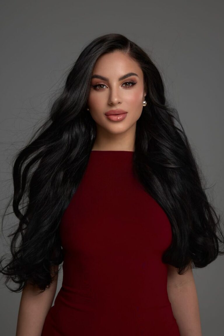 Эскортница Эми - грудь 3, рост 172 см, вес 55 кг, цвет волос Брюнетки, этничность Европейская