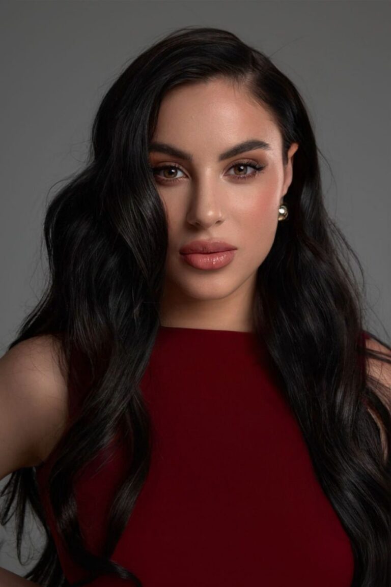 Эскортница Эми - грудь 3, рост 172 см, вес 55 кг, цвет волос Брюнетки, этничность Европейская