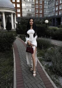 Эскортница Эми - грудь 3, рост 172 см, вес 55 кг, цвет волос Брюнетки, этничность Европейская