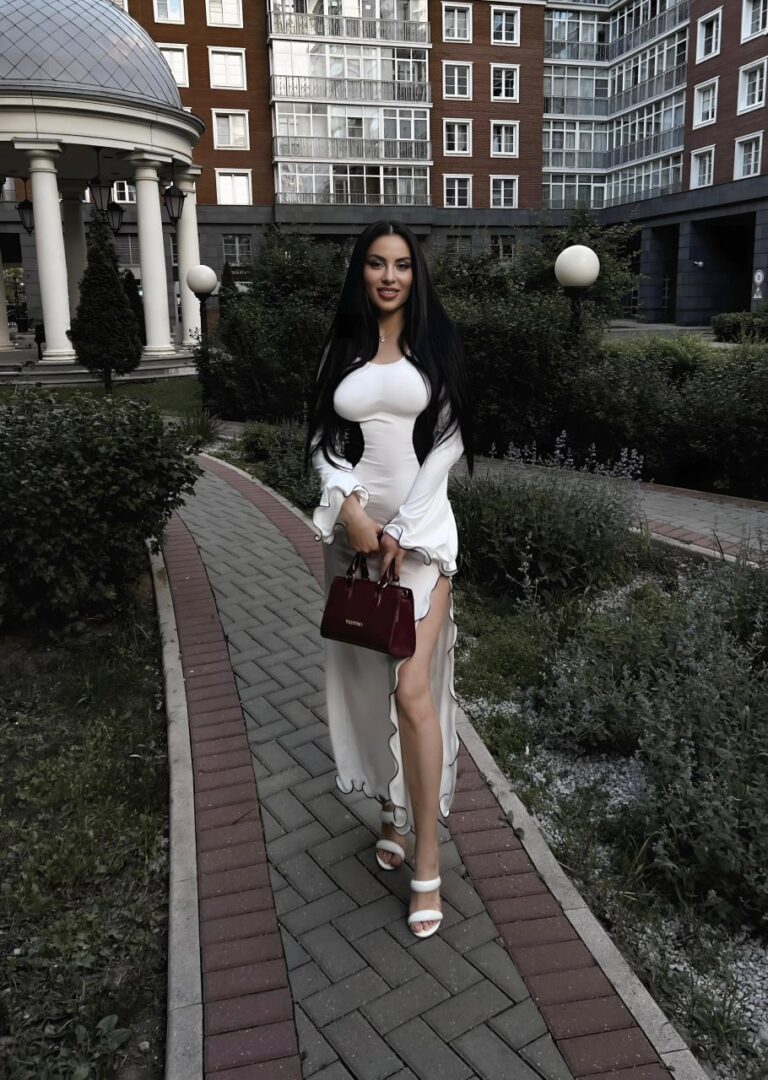 Эскортница Эми - грудь 3, рост 172 см, вес 55 кг, цвет волос Брюнетки, этничность Европейская