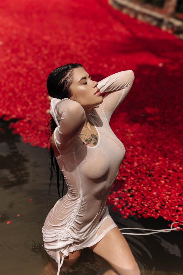 Эскортница Кимберли - грудь 3, рост 168 см, вес 52 кг, цвет волос Шатенки, этничность Латиноамериканская