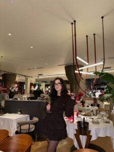 Эскортница Марьянна - грудь 3, рост 168 см, вес 58 кг, цвет волос Шатенки, этничность Европейская