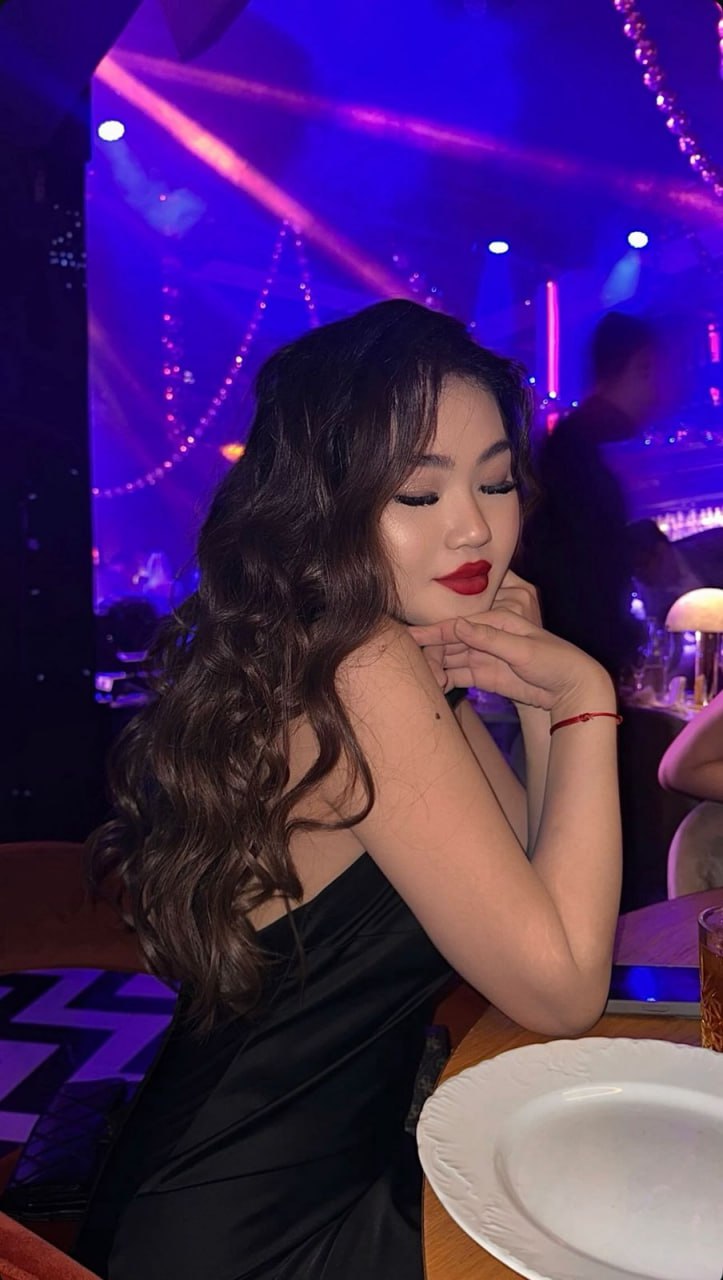 Эскортница Адель - грудь 1, рост 168 см, вес 50 кг, цвет волос Брюнетки, этничность Азиатская