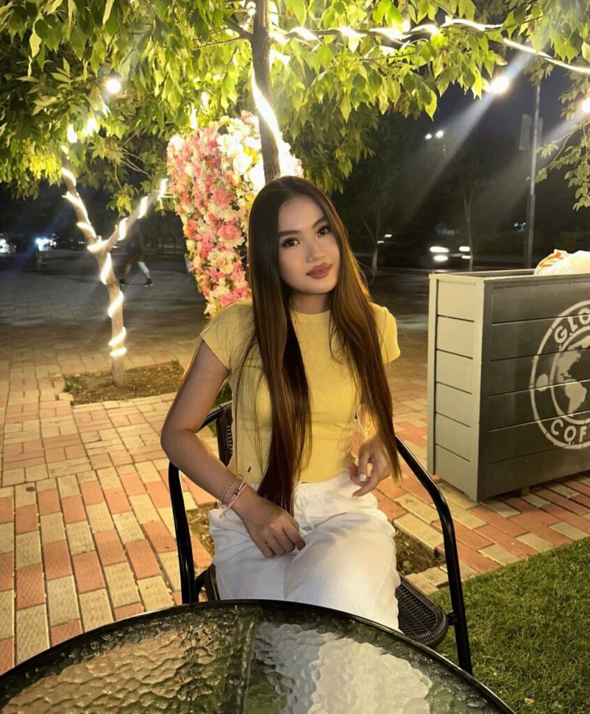 Адель — возраст 20, рост 168, вес 50, размер груди 1