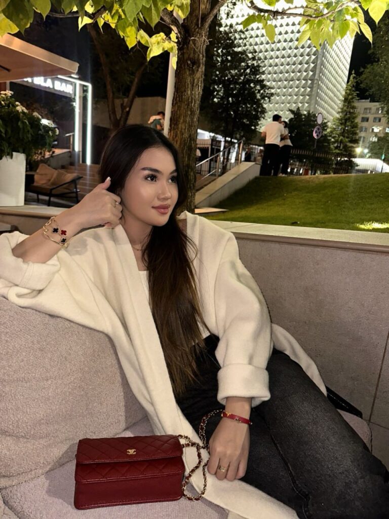 Эскортница Адель - грудь 1, рост 168 см, вес 50 кг, цвет волос Брюнетки, этничность Азиатская