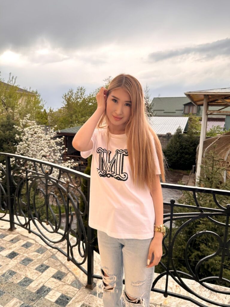 Эскортница Руслана - грудь 1, рост 167 см, вес 48 кг, цвет волос Блондинки, этничность Азиатская