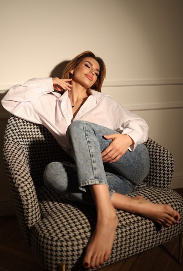 Эскортница Тати - грудь 3, рост 165 см, вес 51 кг, цвет волос Блондинки, этничность Европейская