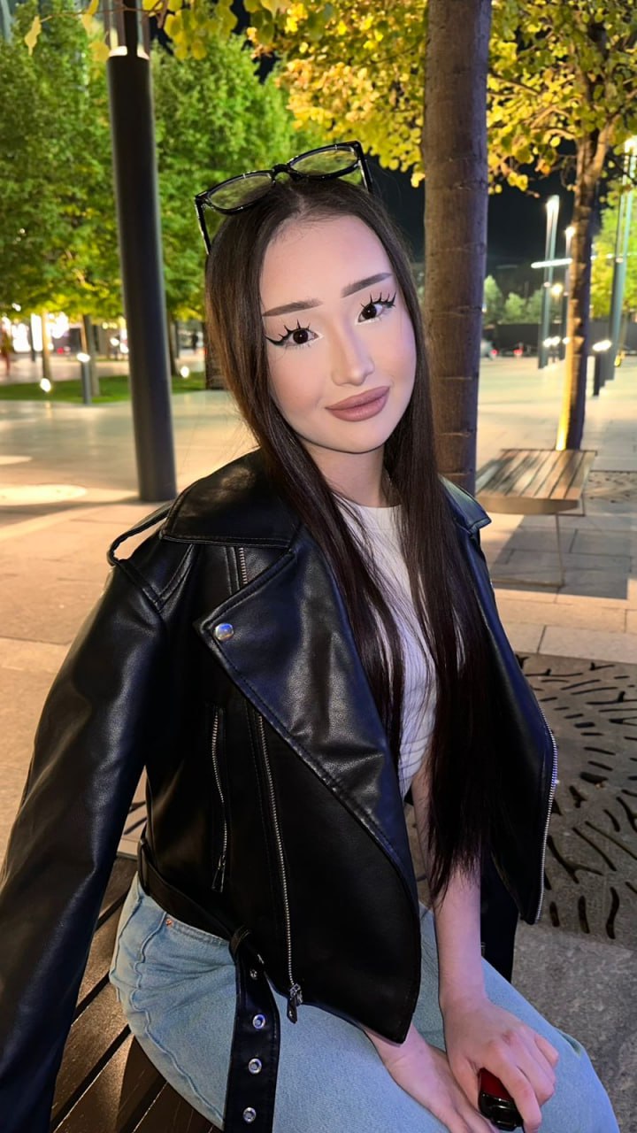 Эскортница Азалия - грудь 0.5, рост 160 см, вес 45 кг, цвет волос Шатенки, этничность Азиатская