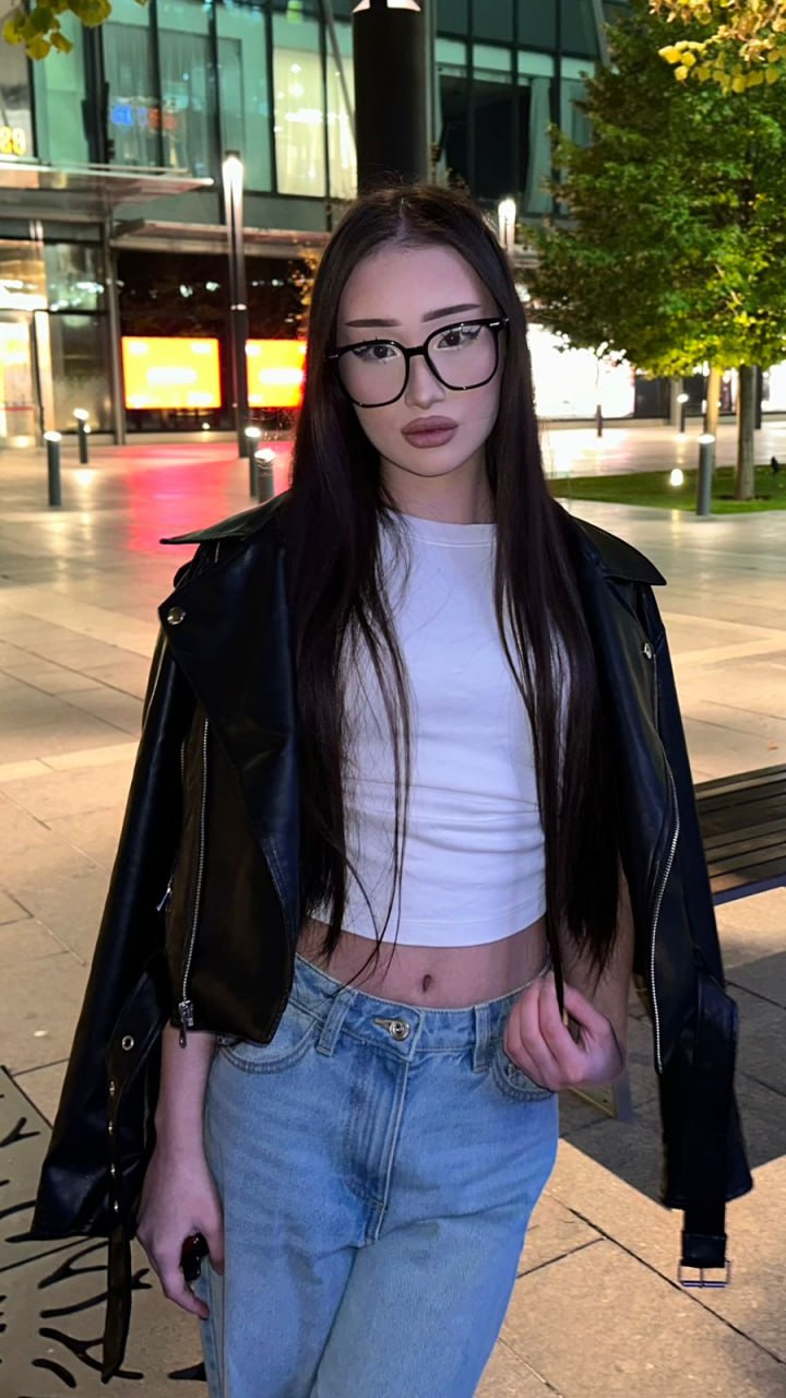 Эскортница Азалия - грудь 0.5, рост 160 см, вес 45 кг, цвет волос Шатенки, этничность Азиатская