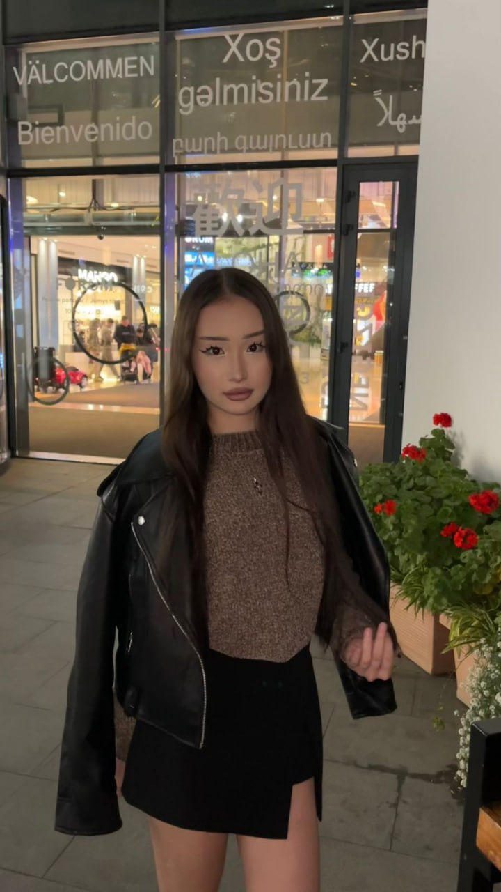 Эскортница Азалия - грудь 0.5, рост 160 см, вес 45 кг, цвет волос Шатенки, этничность Азиатская