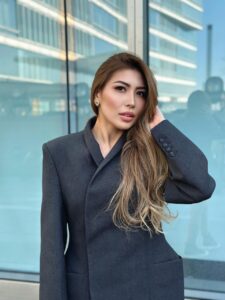 Эскортница Айрис - грудь 2, рост 168 см, вес 60 кг, цвет волос Русые, этничность Азиатская