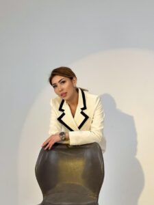 Эскортница Айрис - грудь 2, рост 168 см, вес 60 кг, цвет волос Русые, этничность Азиатская