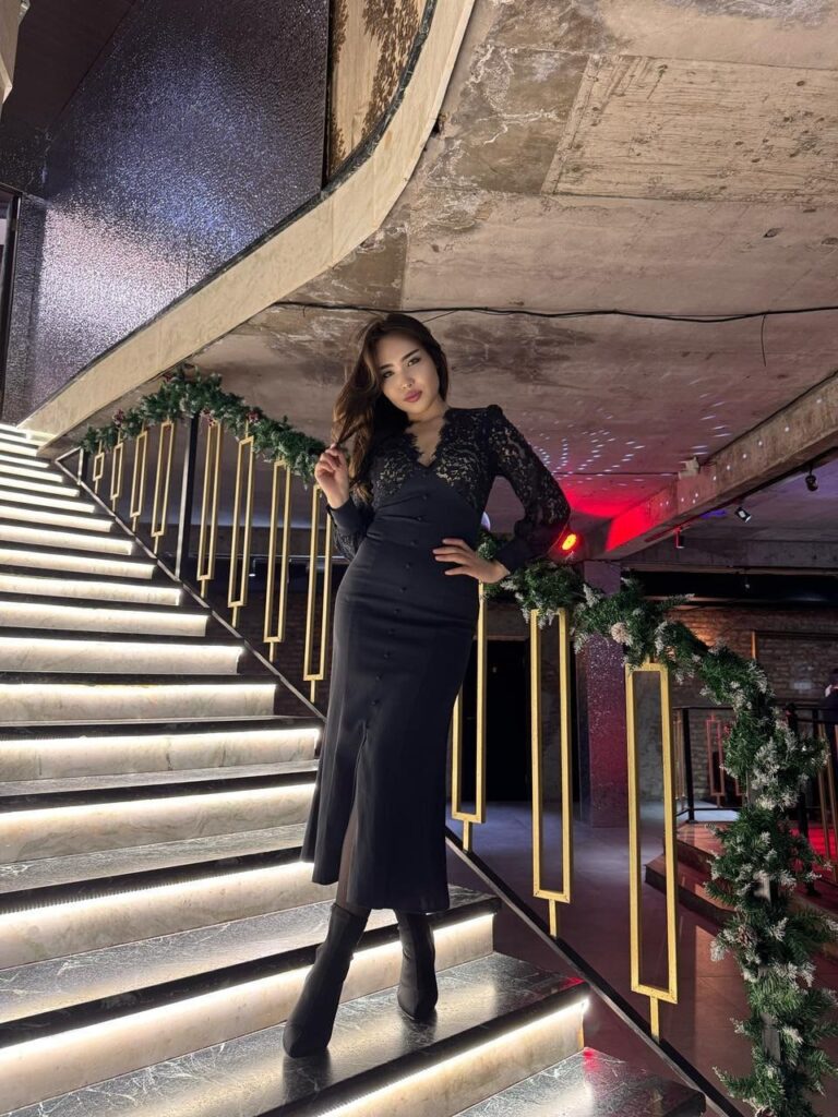 Эскортница Агата - грудь 2, рост 170 см, вес 60 кг, цвет волос Брюнетки, этничность Азиатская