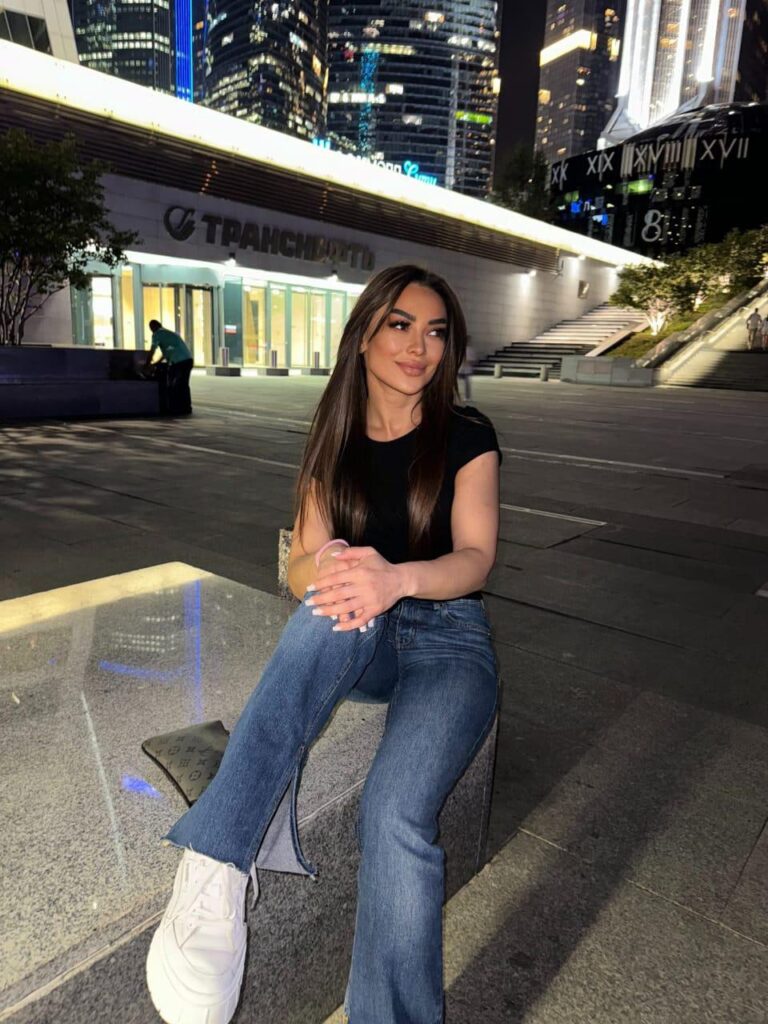 Эскортница Аля - грудь 2, рост 160 см, вес 51 кг, цвет волос Русые, этничность Европейская