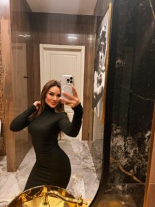 Эскортница Аля - грудь 2, рост 160 см, вес 51 кг, цвет волос Русые, этничность Европейская