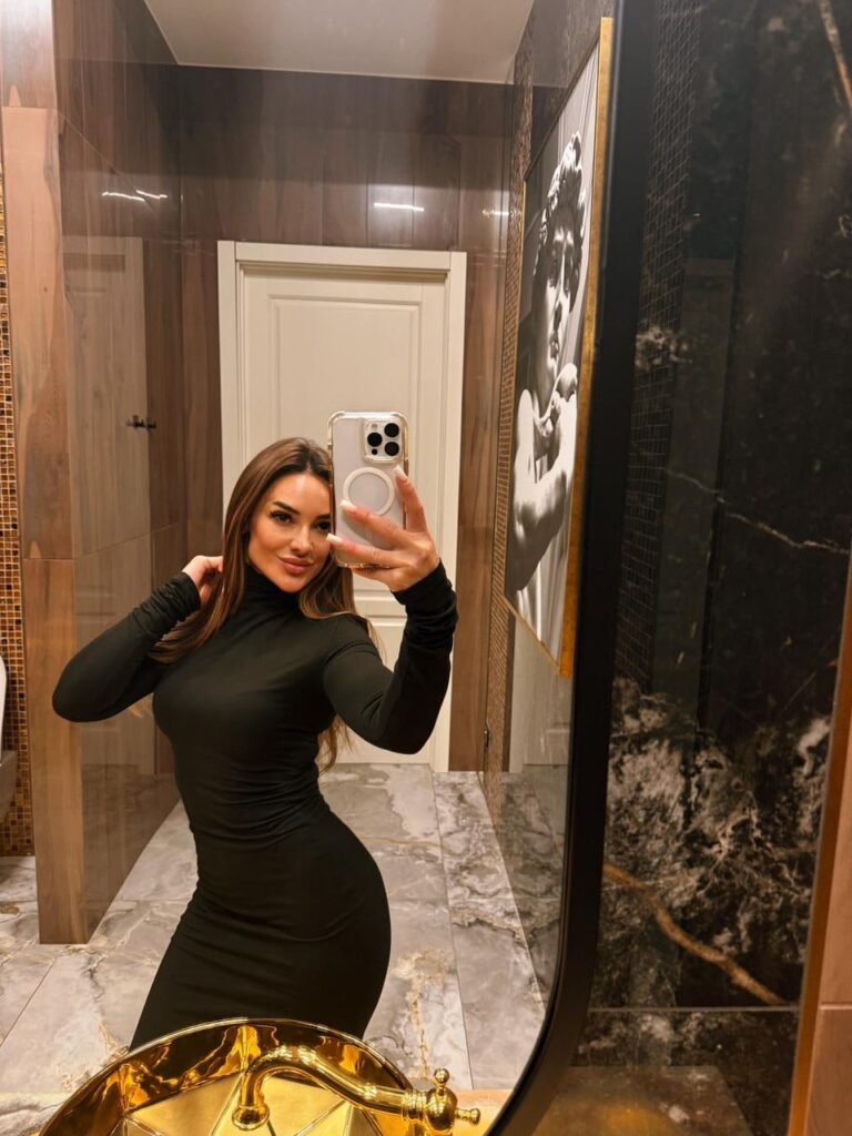 Эскортница Аля - грудь 2, рост 160 см, вес 51 кг, цвет волос Русые, этничность Европейская