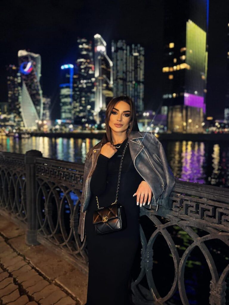 Аля — возраст 32, рост 160, вес 51, размер груди 2