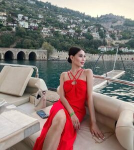 Эскортница Элиза - грудь 2, рост 170 см, вес 55 кг, цвет волос Шатенки, этничность Азиатская