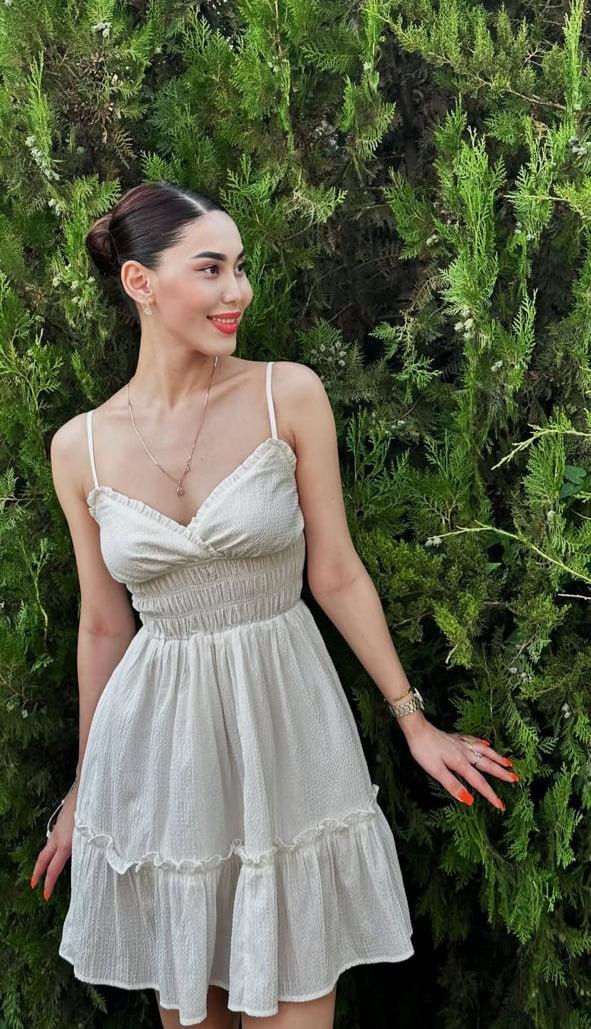 Эскортница Элиза - грудь 2, рост 170 см, вес 55 кг, цвет волос Шатенки, этничность Азиатская