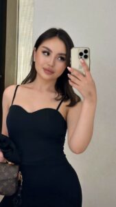 Эскортница Айлин - грудь 2, рост 160 см, вес 50 кг, цвет волос Шатенки, этничность Азиатская