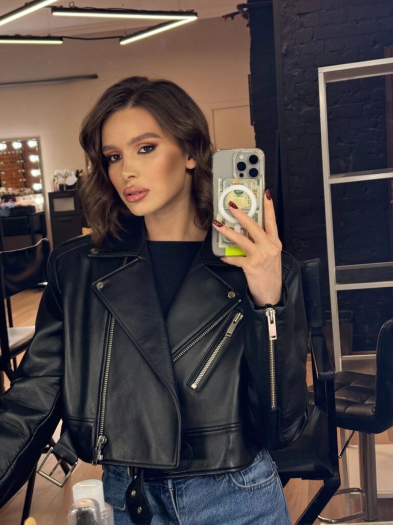 Эскортница Сью - грудь 2, рост 169 см, вес 48 кг, цвет волос Шатенки, этничность Европейская