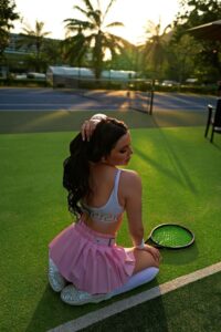 Эскортница Лиза - грудь 2, рост 170 см, вес 55 кг, цвет волос Брюнетки, этничность Европейская