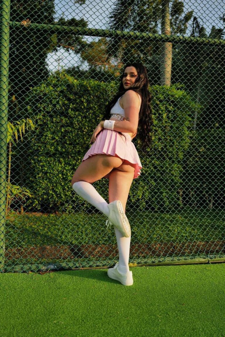 Эскортница Лиза - грудь 2, рост 170 см, вес 55 кг, цвет волос Брюнетки, этничность Европейская