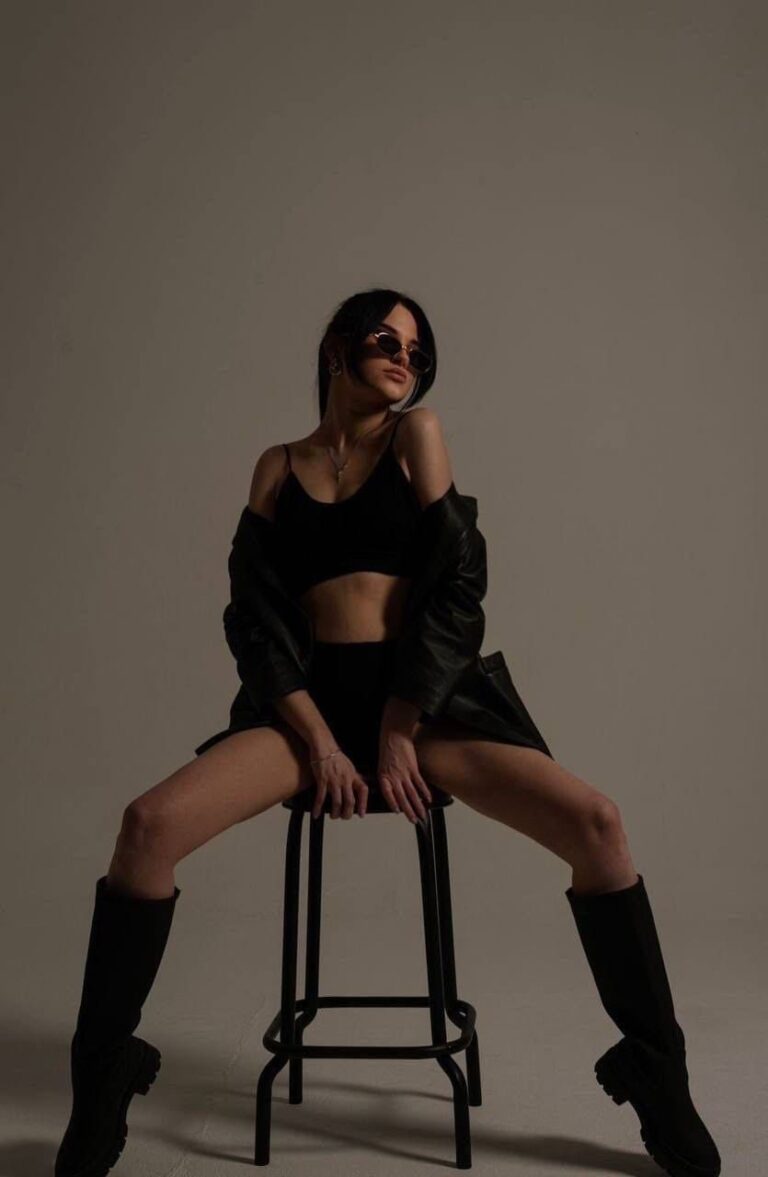 Эскортница Нелли - грудь 1, рост 180 см, вес 50 кг, цвет волос Блондинки, этничность Европейская