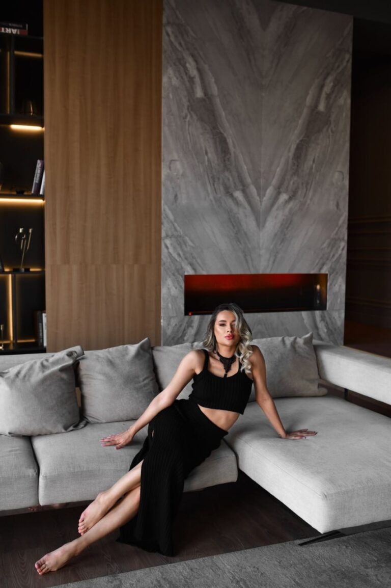 Эскортница Алиса - грудь 2, рост 170 см, вес 53 кг, цвет волос Блондинки, этничность Европейская