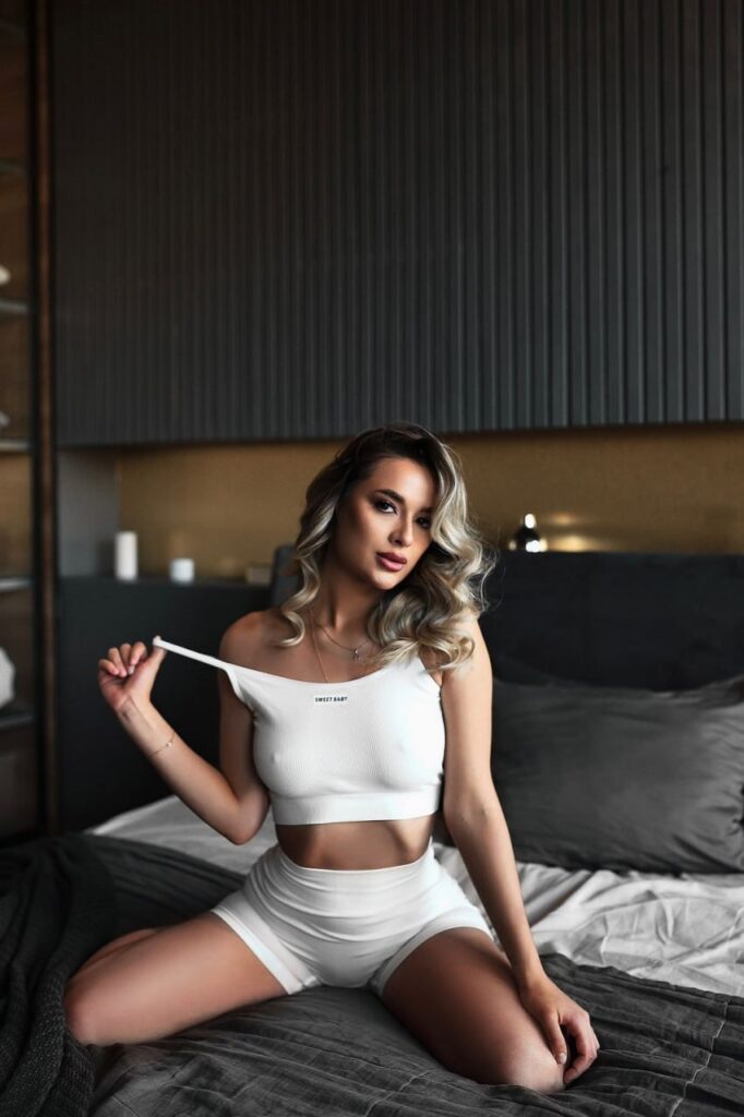 Алиса — возраст 23, рост 170, вес 53, размер груди 2