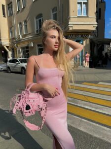 Эскортница Мила - грудь 2, рост 177 см, вес 62 кг, цвет волос Блондинки, этничность Европейская