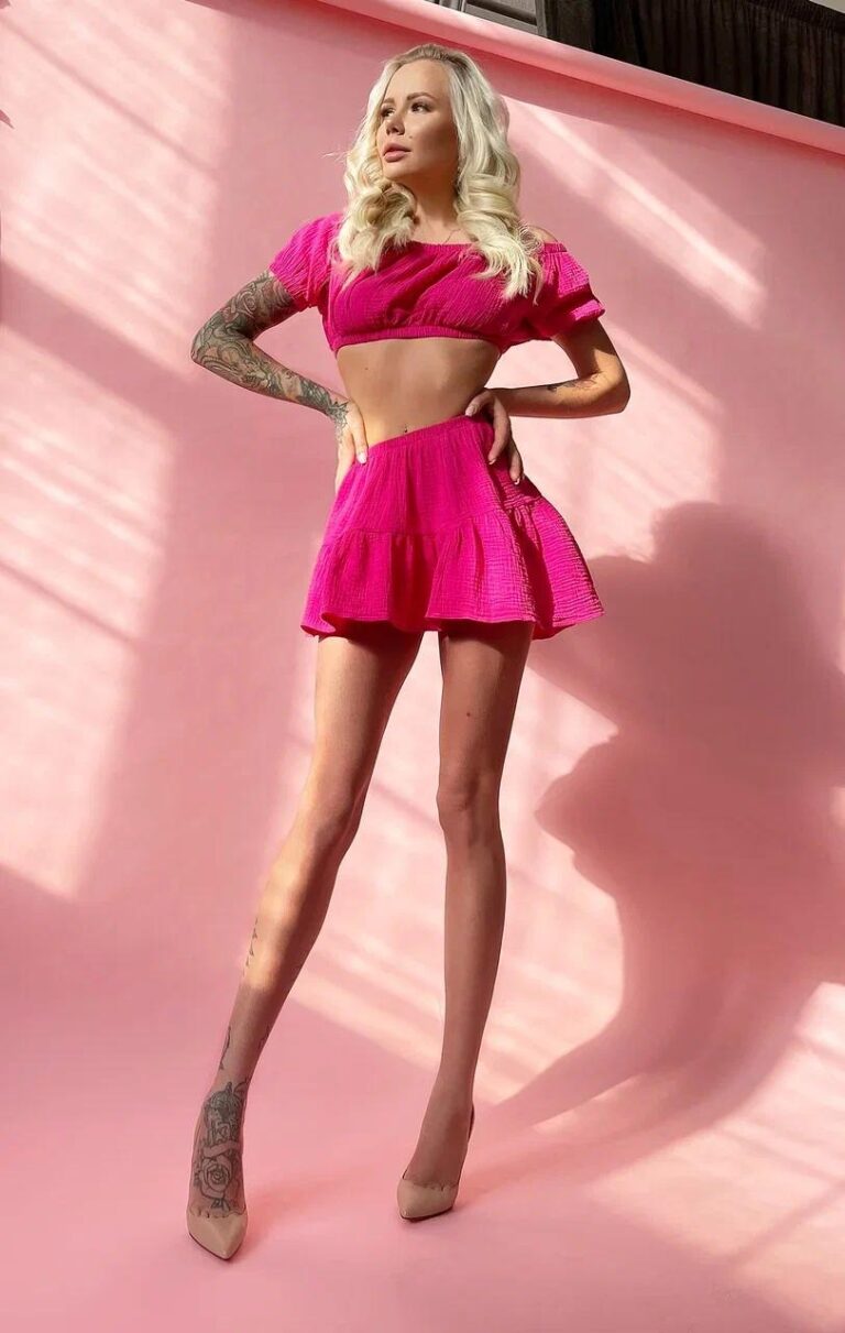 Эскортница Златослава - грудь 3, рост 175 см, вес 51 кг, цвет волос Брюнетки, этничность Европейская