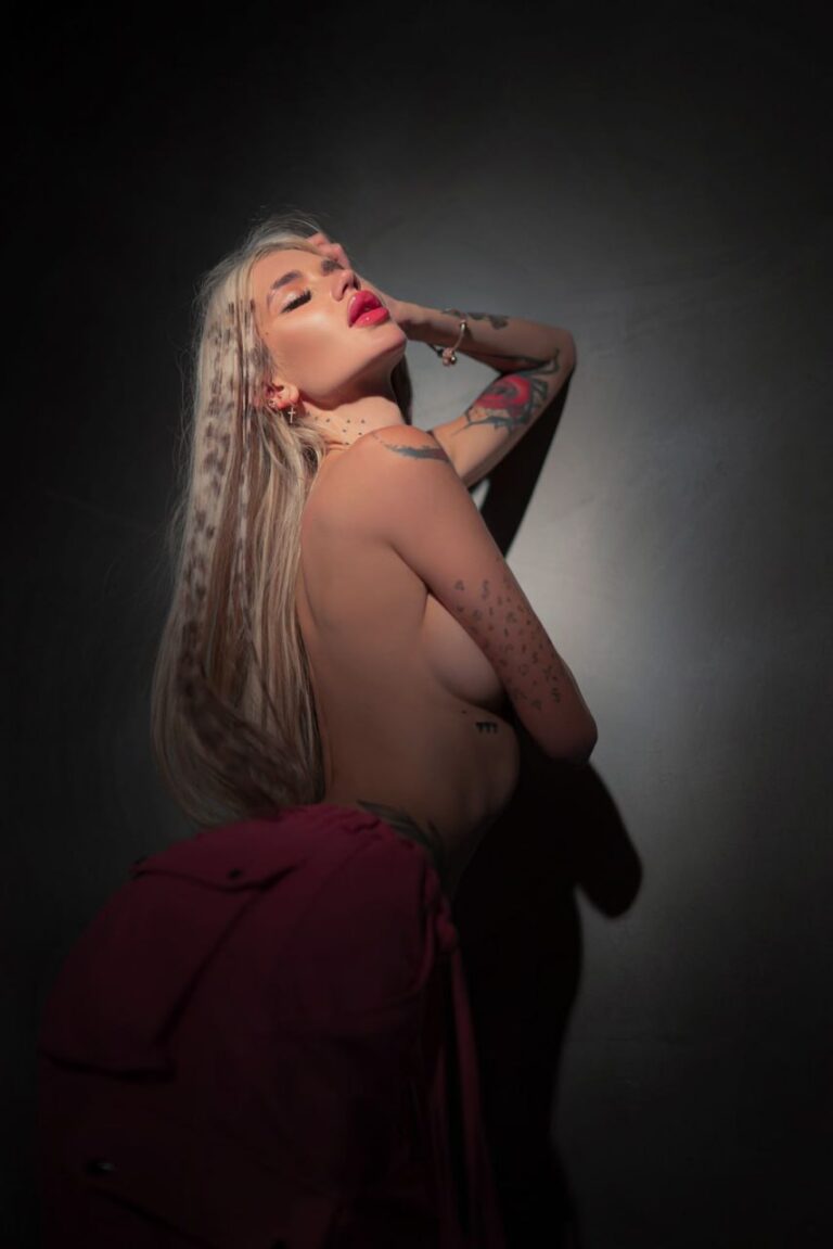 Эскортница Ноэль - грудь 2, рост 173 см, вес 50 кг, цвет волос Блондинки, этничность Европейская