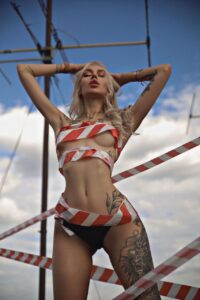 Эскортница Ноэль - грудь 2, рост 173 см, вес 50 кг, цвет волос Блондинки, этничность Европейская