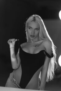 Эскортница Камалия - грудь 3, рост 170 см, вес 50 кг, цвет волос Блондинки, этничность Европейская