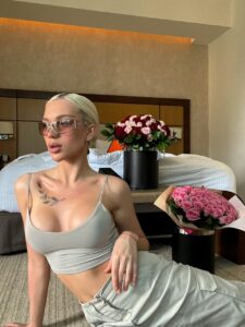 Эскортница Камалия - грудь 3, рост 170 см, вес 50 кг, цвет волос Блондинки, этничность Европейская