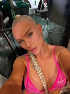 Эскортница Камалия - грудь 3, рост 170 см, вес 50 кг, цвет волос Блондинки, этничность Европейская