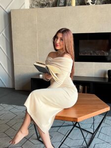 Эскортница Лёля - грудь 3, рост 161 см, вес 65 кг, цвет волос Русые, этничность Латиноамериканская