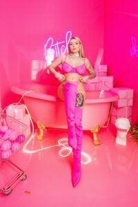 Эскортница Аля - грудь 4, рост 160 см, вес 52 кг, цвет волос Блондинки, этничность Европейская