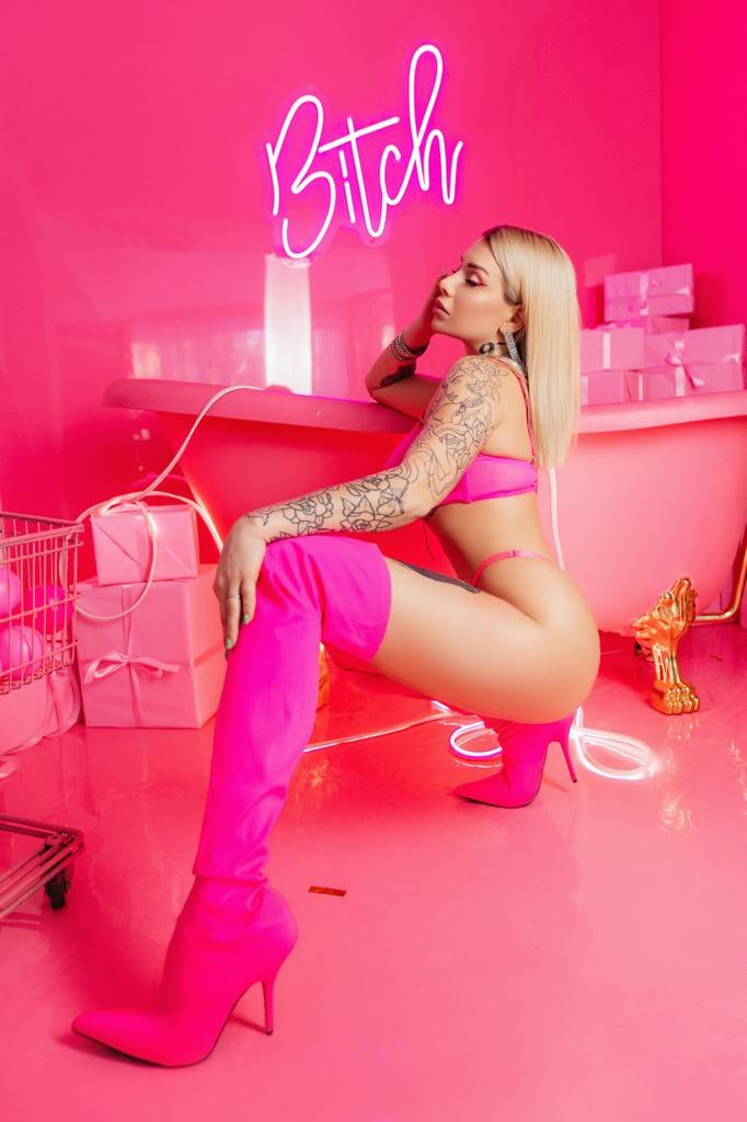 Эскортница Аля - грудь 4, рост 160 см, вес 52 кг, цвет волос Блондинки, этничность Европейская