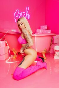 Эскортница Аля - грудь 4, рост 160 см, вес 52 кг, цвет волос Блондинки, этничность Европейская