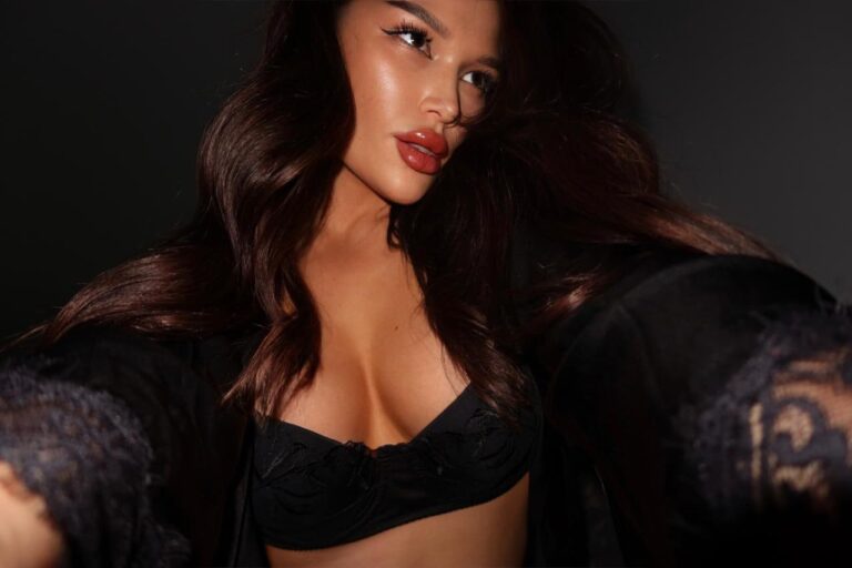 Эскортница Касандра - грудь 2, рост 167 см, вес 56 кг, цвет волос Брюнетки, этничность Смешанная раса