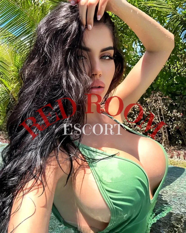 Эскортница Нэлли - грудь 4, рост 165 см, вес 52 кг, цвет волос Брюнетки, этничность Европейская