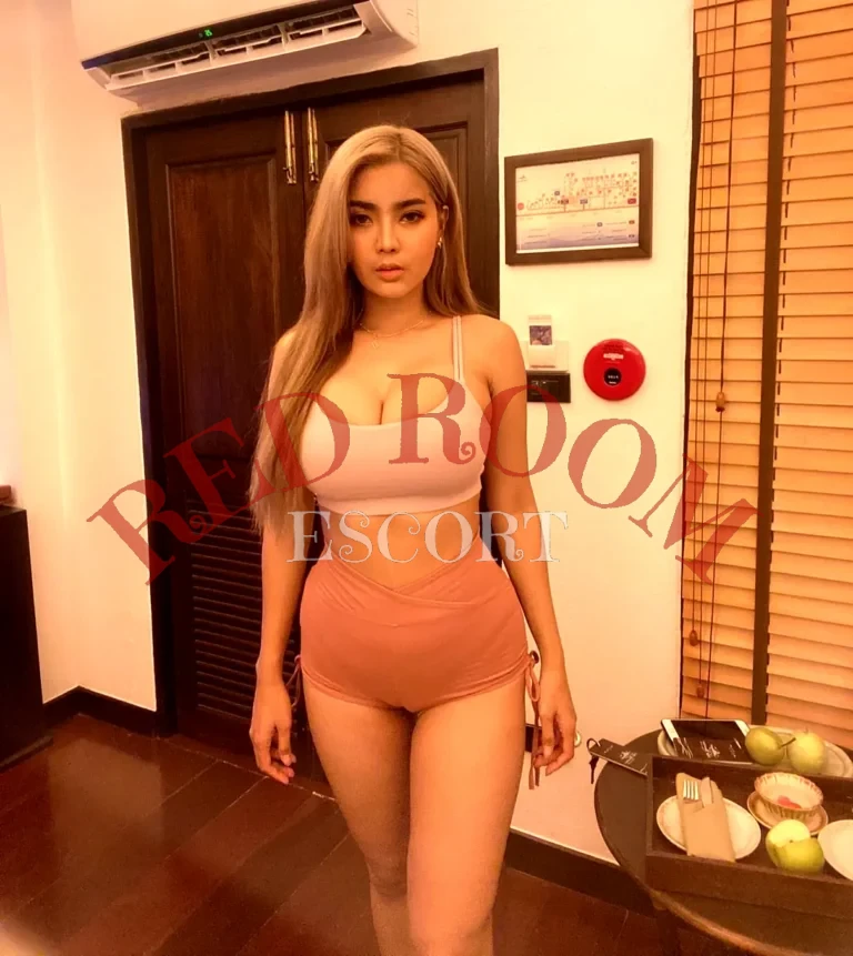 Эскортница Ангелина - грудь 4, рост 175 см, вес 69 кг, цвет волос Русые, этничность Арабская