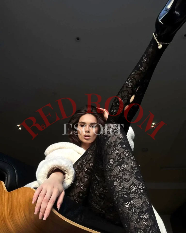 Эскортница Соня - грудь 3, рост 163 см, вес 49 кг, цвет волос Брюнетки, этничность Европейская