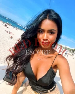 Эскортница Лидия - грудь 3, рост 168 см, вес 56 кг, цвет волос Брюнетки, этничность Арабская