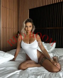 Эскортница Элеонора - грудь 4, рост 175 см, вес 65 кг, цвет волос Русые, этничность Европейская