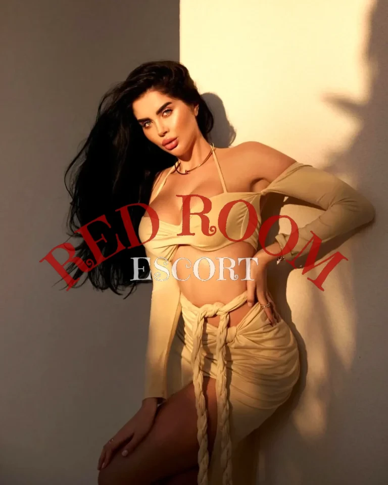 Эскортница Нэлли - грудь 4, рост 165 см, вес 52 кг, цвет волос Брюнетки, этничность Европейская