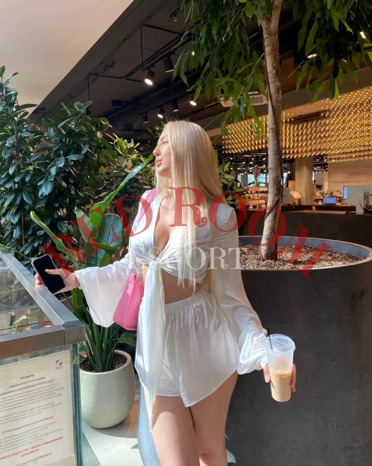 Эскортница Тая - грудь 4, рост 165 см, вес 50 кг, цвет волос Блондинки, этничность Европейская